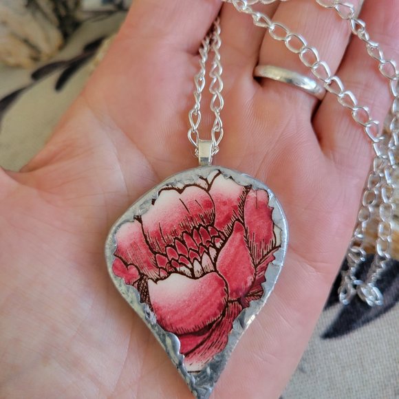 Vintage Broken China Flower Soldered Pendant Necklace - Picture 4 of 4